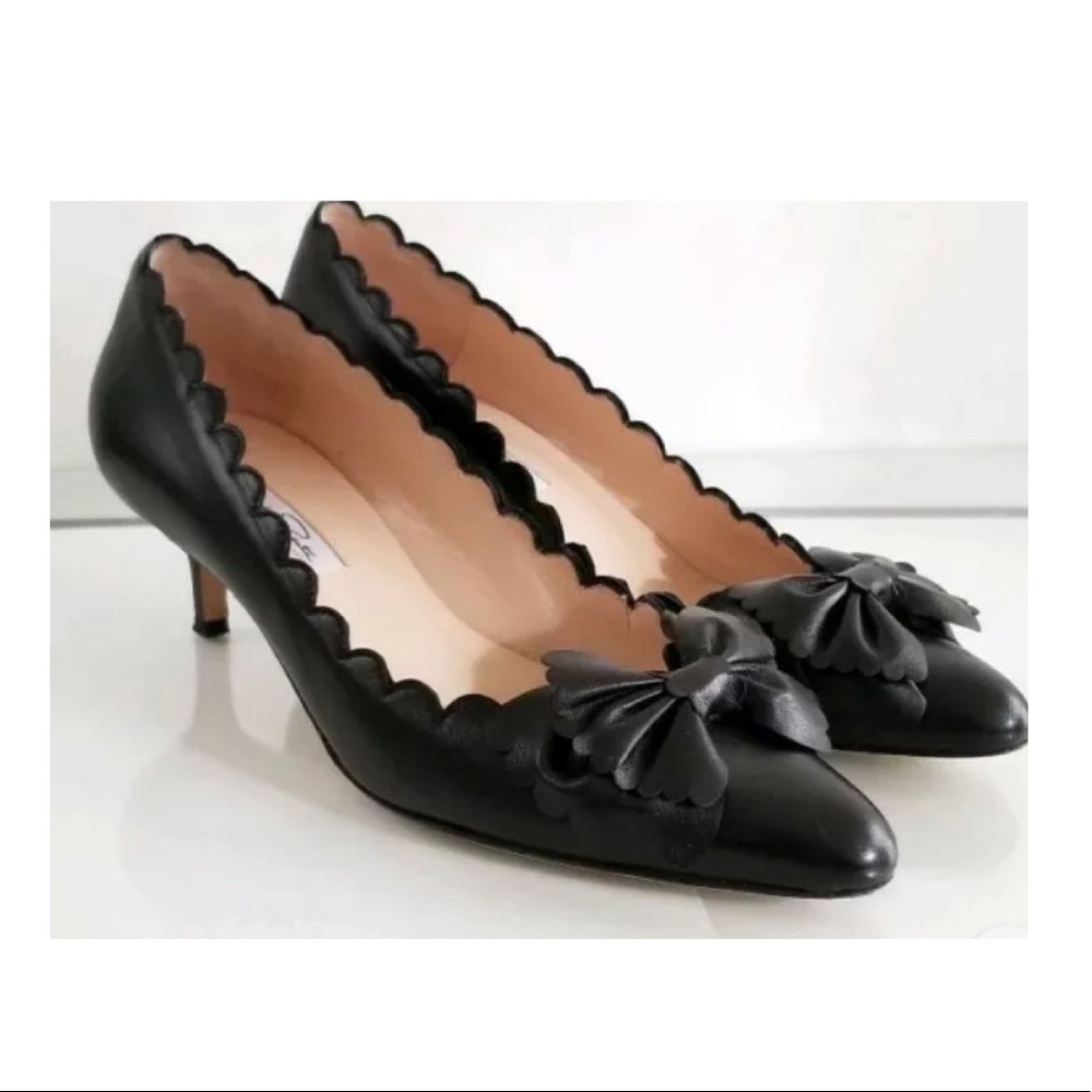 Oscar De La Renta Black Leather Kitten Heel